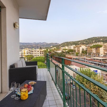 Sorrentovibes - Family Home With Terrace & Amazing View In Sorrento Center Exterior photo
