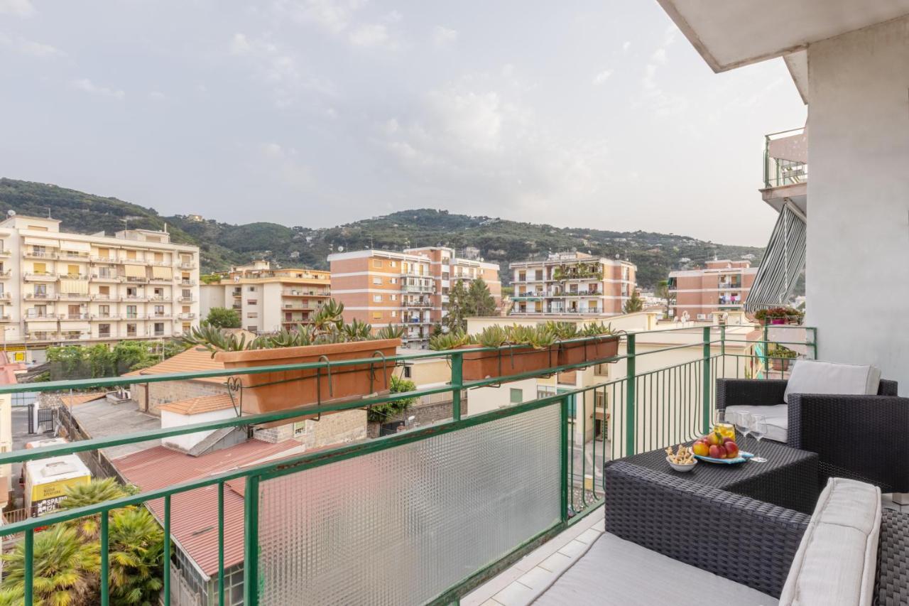 Sorrentovibes - Family Home With Terrace & Amazing View In Sorrento Center Exterior photo