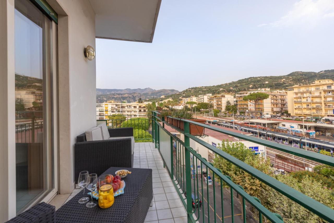 Sorrentovibes - Family Home With Terrace & Amazing View In Sorrento Center Exterior photo